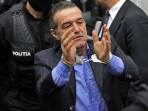 Gigi Becali şi-a recunoscut vinovăția: „Am falsificat acte pentru a-mi lua banii”