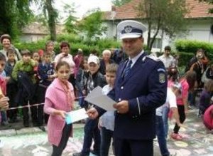 Polițiștii, alături de copiii dorohoieni, …