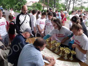 Cros, desene pe asfalt și desfășurare de forțe în prima zi la „Zilele Copilului Dorohoi 2013” - FOTO