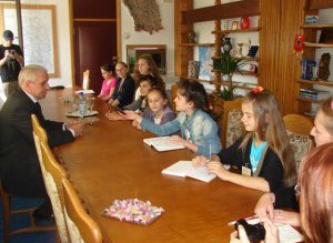 Prefectul, sub tirul de întrebări …