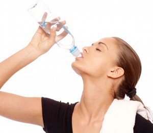 De ce este necesar sa bem doi litri pe apa in fiecare zi? Apa, lichidul vital