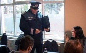 Acțiuni ale polițiștilor botoșăneni, pentru prevenirea absenteismului școlar și a delincvenței juvenile.