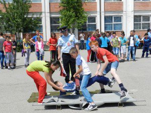 Elevii Grupului Şcolar „Dimitrie Negreanu”, în finala concursului „Cu viaţa mea apăr viaţa”
