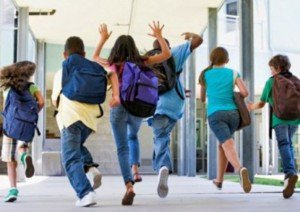 Elevii şi preşcolarii au intrat …