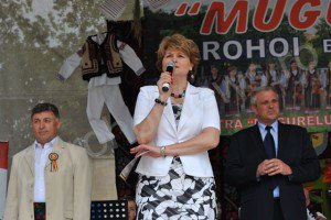 Mihaela Huncă alături de dorohoieni la Festivalul Internațional de Muzică Populară „Mugurelul” 2013