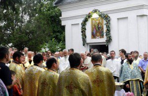 Slujbă în sobor de preoți la Biserica Duminica Mare Botoşani – invitație la slujba arhierească de hramul bisericii Sfânta Treime