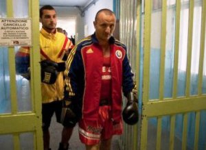 Un fost boxer ieșean a …