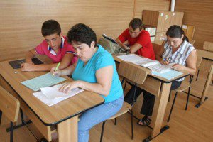 Astăzi încep înscrierile la liceu