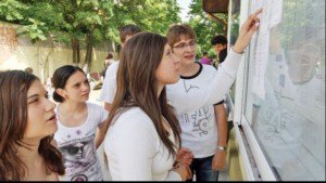 BAC 2013: Singura medie de 10 din judeţul Botoşani obţinută de un elev din Dorohoi. Vezi situația înainte de contestaţii