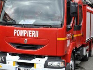 Anexă gospodărească incendiată de un cablu electric deteriorat 