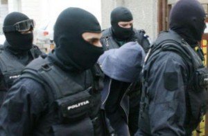 43 de percheziţii domiciliare pentru …