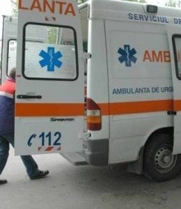 A ajuns la spital cu mai multe traumatisme după ce a căzut de pe un stog de fân