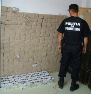 Ţigări de contrabandă ascunse în fân, depistate de poliţiştii de frontieră