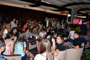 Karaoke cu premii la Uvertura …