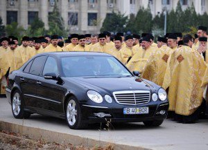 Este oficial: Sfinţirea maşinilor, aprobată de Patriarhie