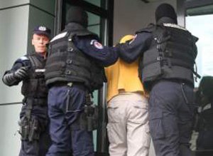 Familie atacată în stil mafiot. …