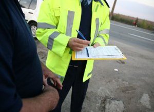 Tânăr cercetat pentru conducerea fără …