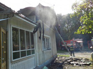 Incendiu la un canton silvic provocat de un scurtcircuit electric