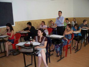 Peste 800 de candidați la examenul de titularizare care are loc astăzi