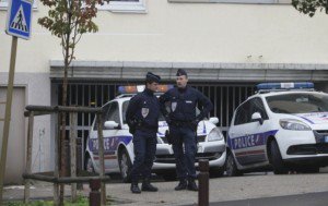 Zece români au fost arestaţi în Franţa, sub acuzaţia că au furat cabluri electrice