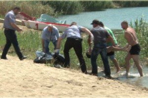 Trupul neînsufleţit al unui copil …