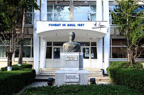 Colegiul Național „Mihai Eminescu” este …