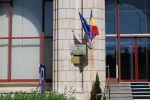 Cum rezolvă Ministrul Justiţiei problema …