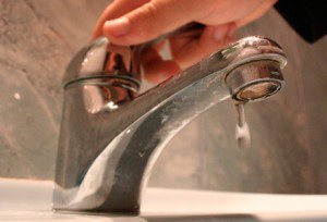 Se oprește furnizarea apei în …