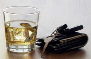 Depistat la volan sub influenţa alcoolului și având permisul de conducere suspendat