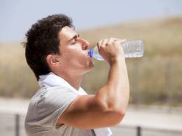 Consumul de lichide – O prioritate în menţinerea sănătăţii