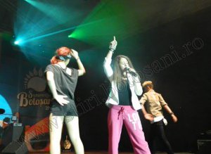 Super-concert cu Nicole Cherry în …