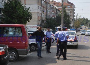 Accident pe Ion Pillat! Un şofer a fugit, după ce a lovit un bărbat