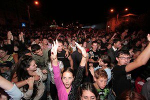 Record al Festivalului SummerFest Botoșani 2013: Peste 30 mii de participanți într-o singură zi. Trupa Voltaj a electrizat publicul din Botoșani