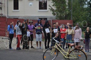 Tineri din Dorohoi ieșiți în stradă pentru protejarea Roșiei Montane - FOTO