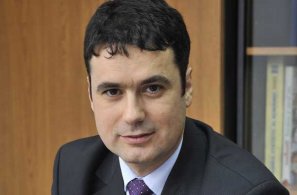 Ministrul Educaţiei: profesorii corupţi trebuie …