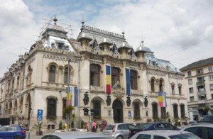 O maşină a SRI, plină cu echipamente de ascultare, ridicată din faţa Primăriei oraşului Craiova