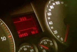 Ce a descoperit un român pe bordul unei mașini de 7.300 de euro. Sfaturi pentru a evita aceste țepe