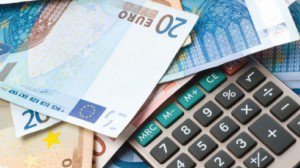 Încă o ţară șterge restricţiile pentru români din 2014. Salariul minim: 1.400 euro