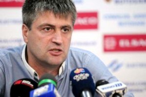 Antrenorul FC Botosani Cristian Popovici: Este greu să mergi cu o Dacie şi să te compari cu un BMW