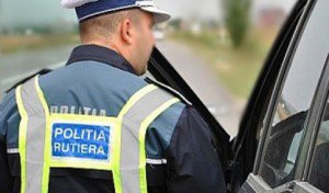 Un şofer din Botoşani, prins băut după ce a acroşat o maşină parcată