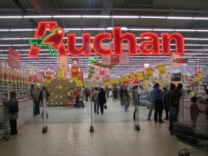 Lovitură dură pentru Auchan. Amendă pentru că fura la cântar