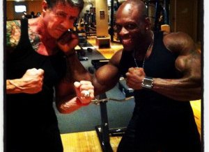 Doi americani vor prezenta gala …