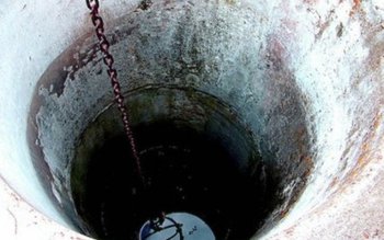 Trupul neînsufleţit al unui tânăr …