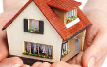 Oricine închiriază o casă, asigurat …