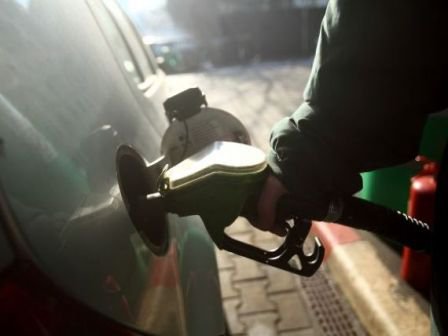 Bucureştenii cumpără cea mai scumpă benzină; cea mai ieftină se găseşte în Moldova