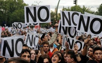 Proteste împotriva angajării de muncitori …