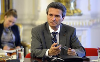 Ambasadorul României la Londra denunţă …