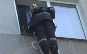 Bărbat cu probleme locomotorii, salvat …