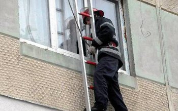 O bătrână, fost medic, găsită …