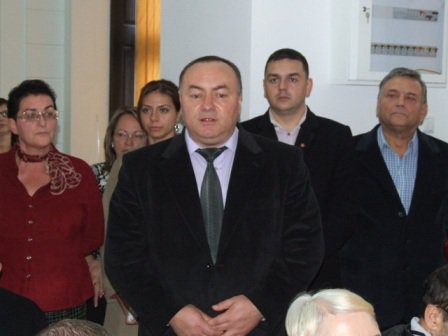 Florin Țurcanu alături de membrii Asociației Nevăzătorilor din Botoșani, cu ocazia Zilei Internaționale a Bastonului Alb